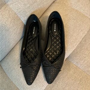 Birdies black ballet flats. Pointed toe.